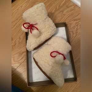 Infant shearling booties